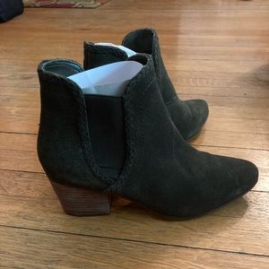 ALDO- olive green booties, size 8, NWOT